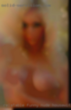 Relatable, nude housewife funny, sarcastic!